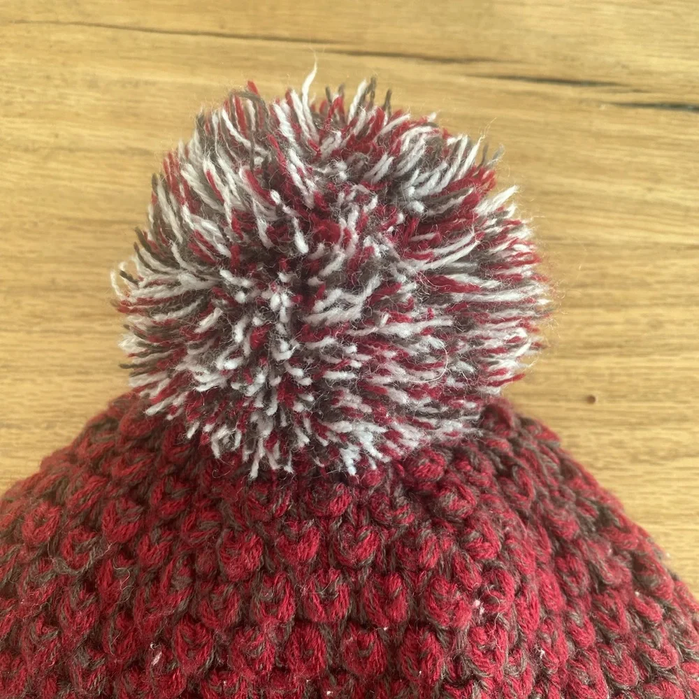 Cozy Burgundy Knit Beanie‎ with Pom Pom Fleece Lined Women’s Preloved